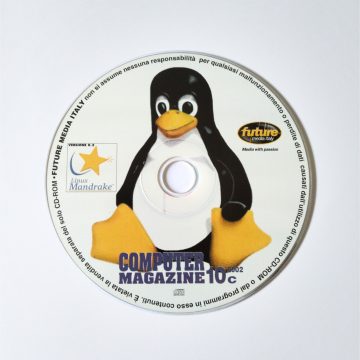 Mandrake Linux CD allegato a Computer Magazine 10C 2002